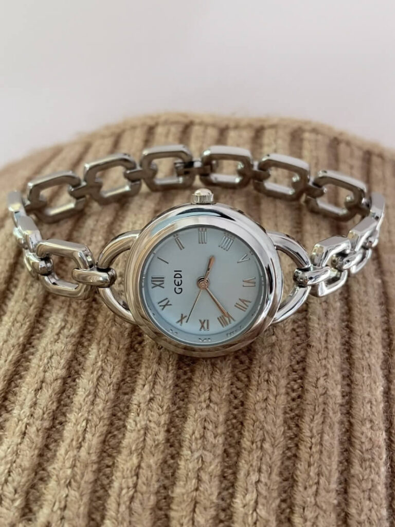 Chic Blue Round Face Silver Bracelet Watch for Women