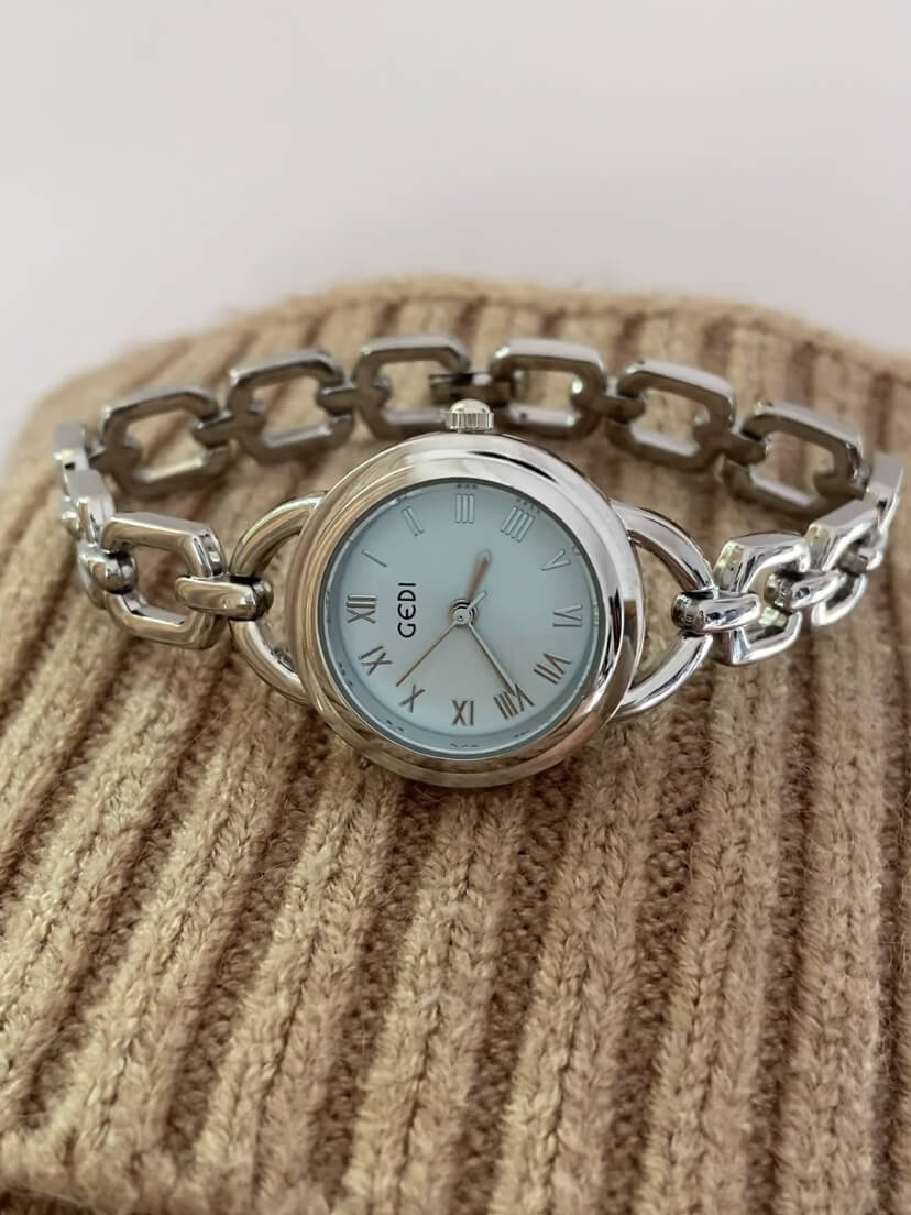 Chic Blue Round Face Silver Bracelet Watch for Women