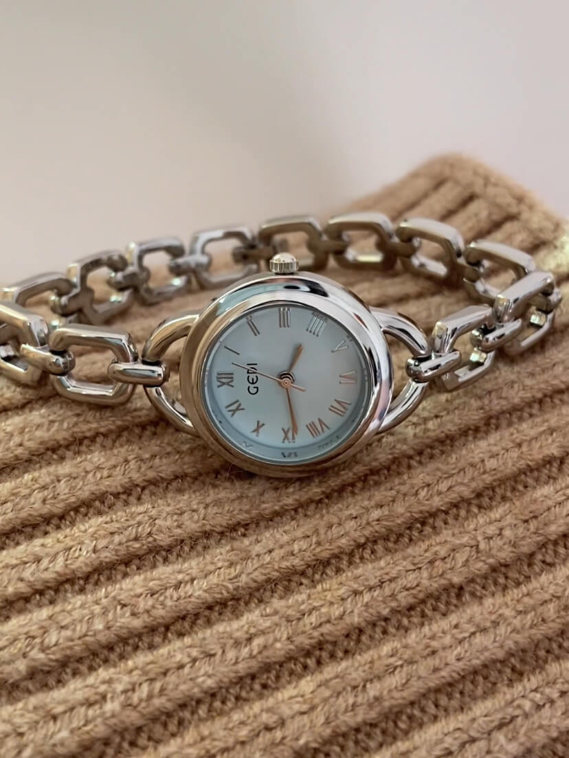 Chic Blue Round Face Silver Bracelet Watch for Women