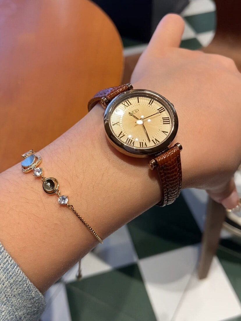 Vintage Style Brown Round Leather Women's Watch