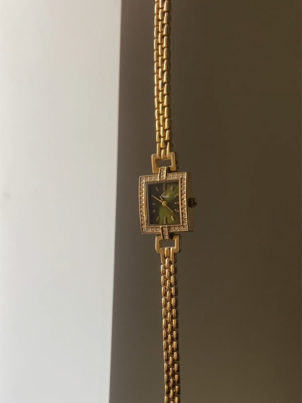 Vintage Style Emerald Green Square Face Glod Bracelet Watch