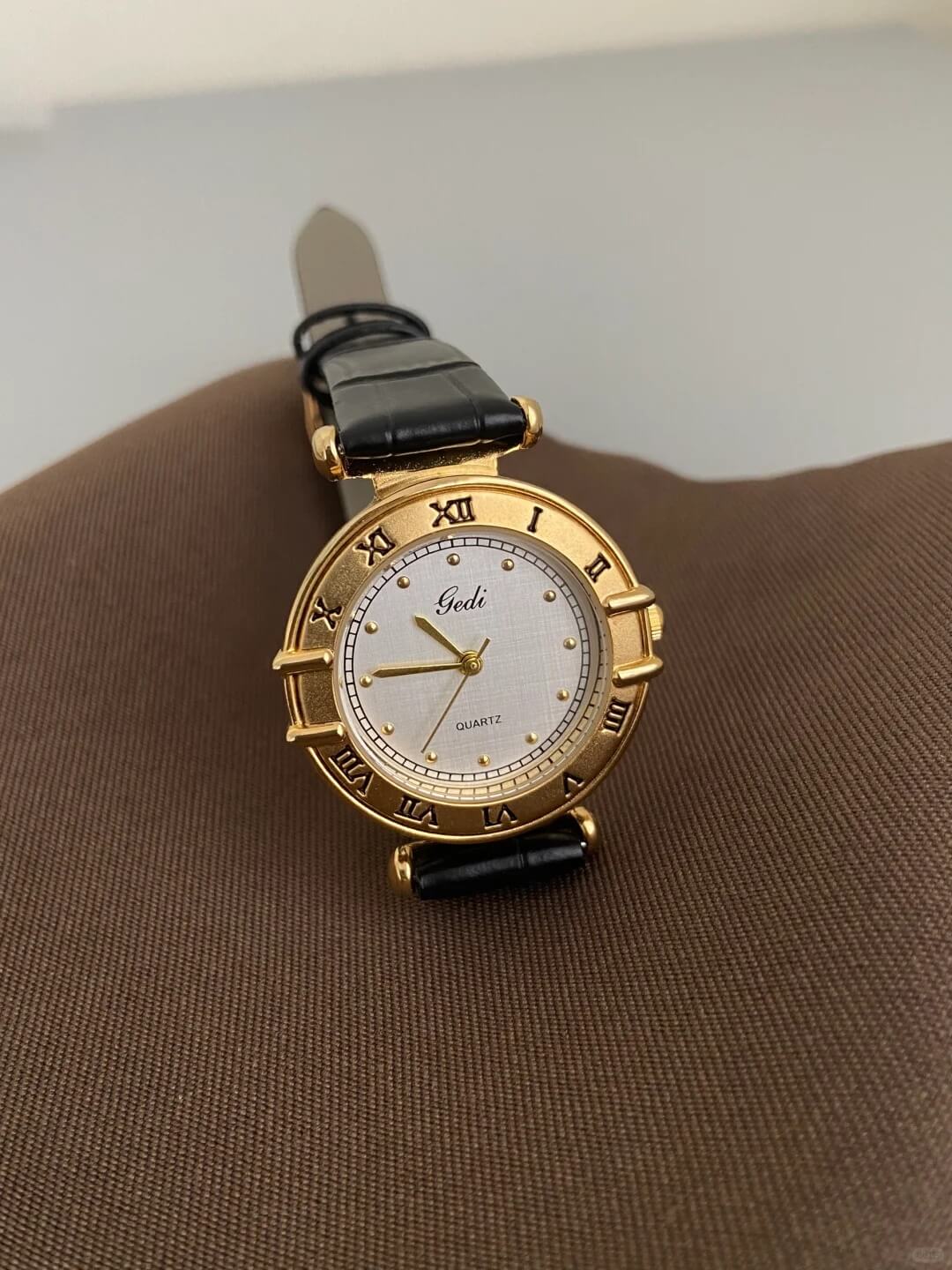Vintage Gold Round White Face Black Leather Watch