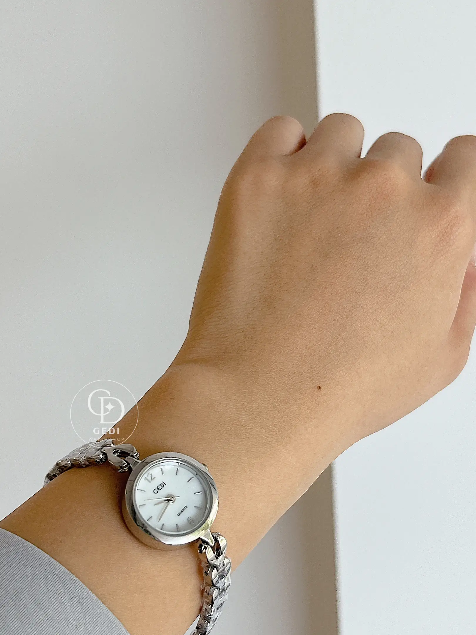 Vintage Style Gold/Silver Round Bracelet Watch