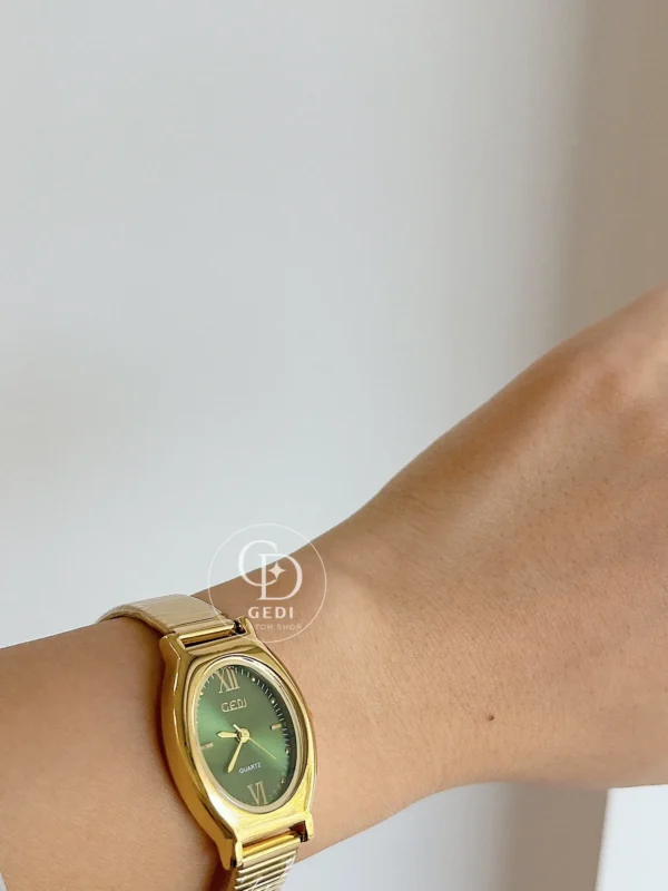 Chic Style Gold Emerald Green Oval Bracelet Ladies Watch