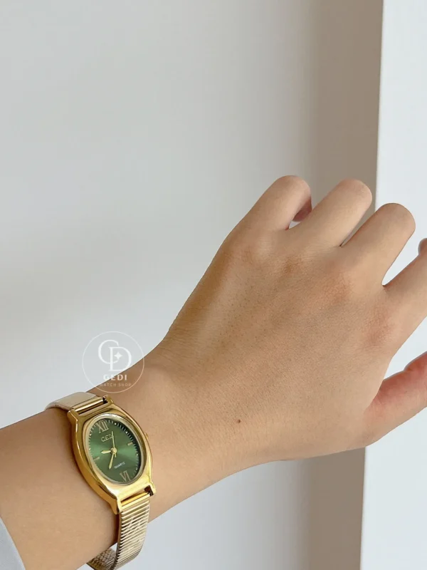 Chic Style Gold Emerald Green Oval Bracelet Ladies Watch