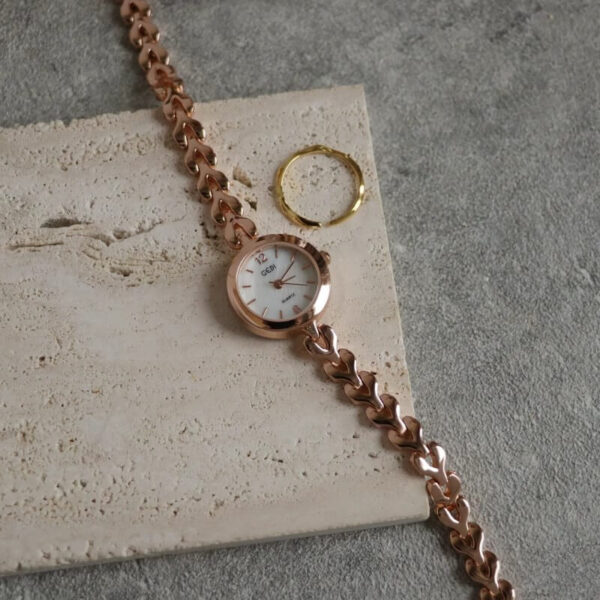 Vintage Style Gold/Silver Round Bracelet Watch