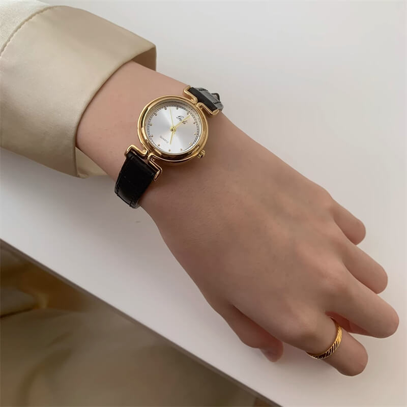 Retro Emerald Green Dial Round Leather Watch