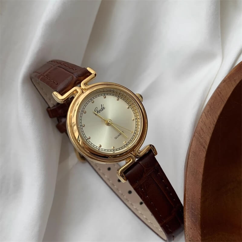 Retro Emerald Green Dial Round Leather Watch