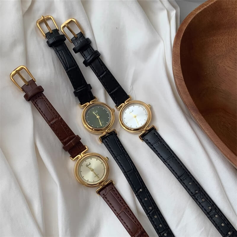 Retro Emerald Green Dial Round Leather Watch