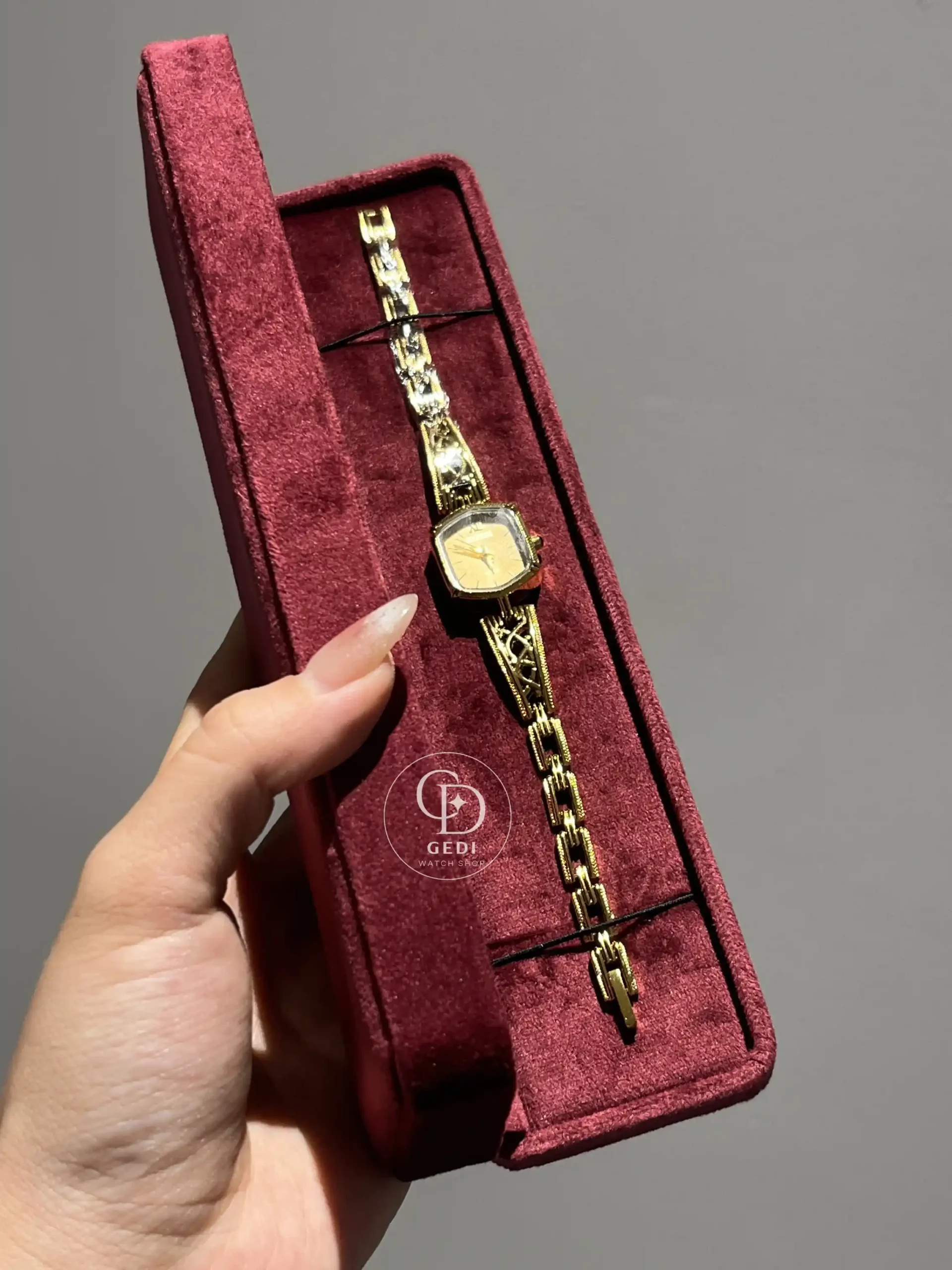 Vintage Emerald Velvet Watch Gift Box