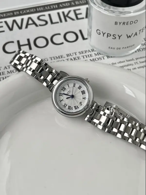 Classic Silver Round Face Watch for Women Roman Numeral Dial Ladies Watch