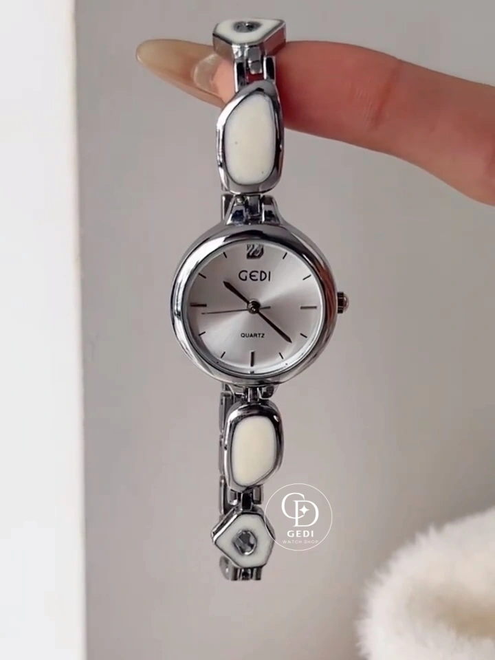 Chic Silver Watch Round Face Women's Watch