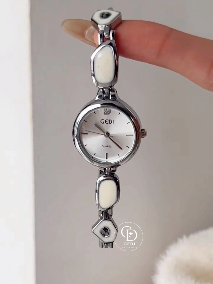 Chic Silver Watch Round Face Women's Watch