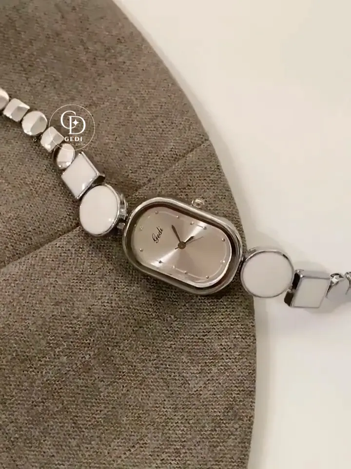 Elegant Oval Silver Bracelet Watch for Women