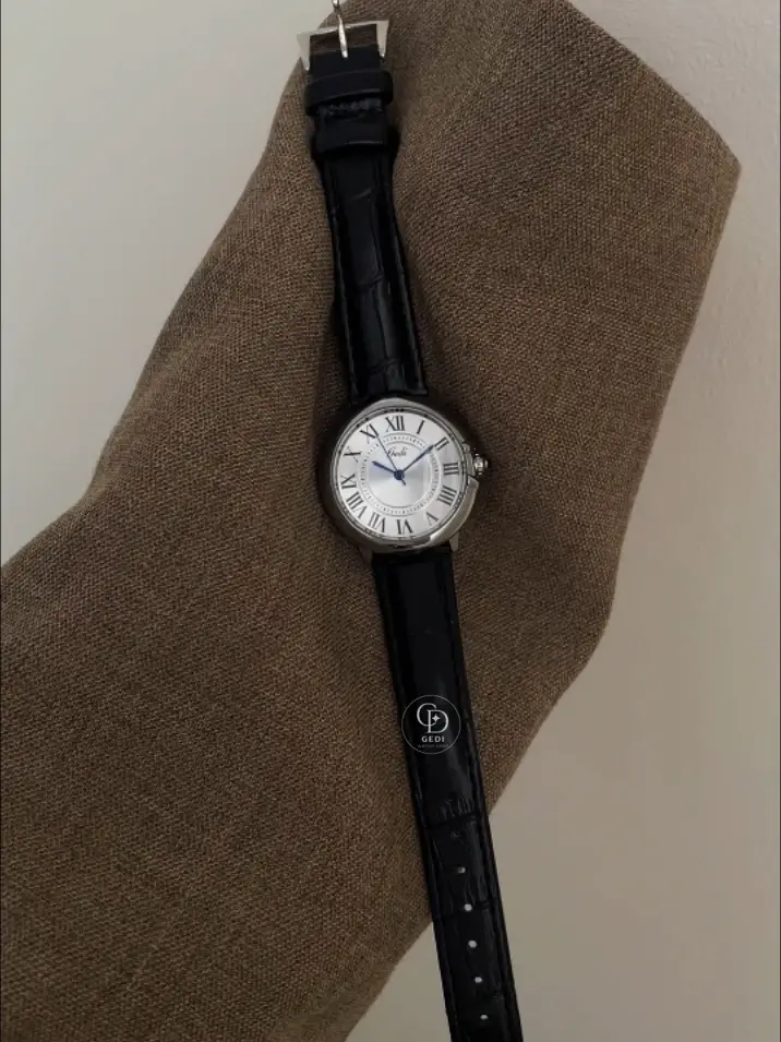 Chic Roman Numeral Ladies Watch Classic Big Round Face Black Leather Strap Watch for Women