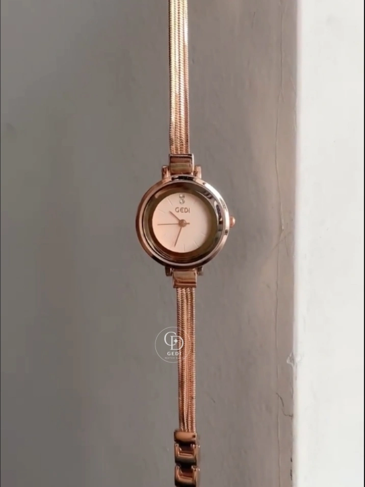 Dainty Rose Gold Bracelet Ladies Watch Round Face Watch for Women