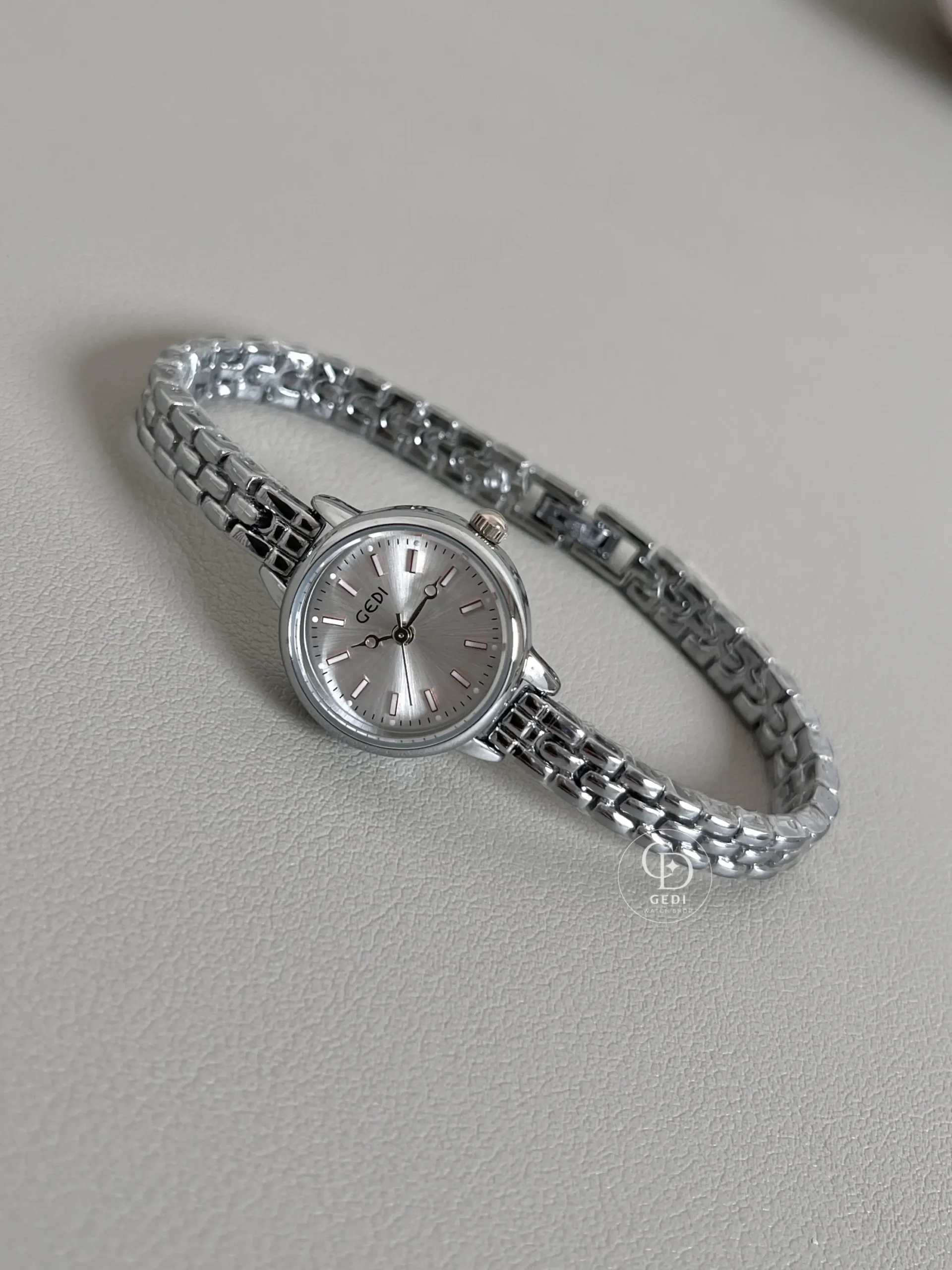 GEDI Elegant Everyday Glance-Style Watch Silver-Grey Watch