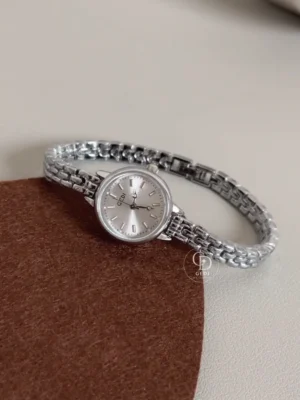 GEDI Elegant Everyday Glance-Style Watch Silver-Grey Watch