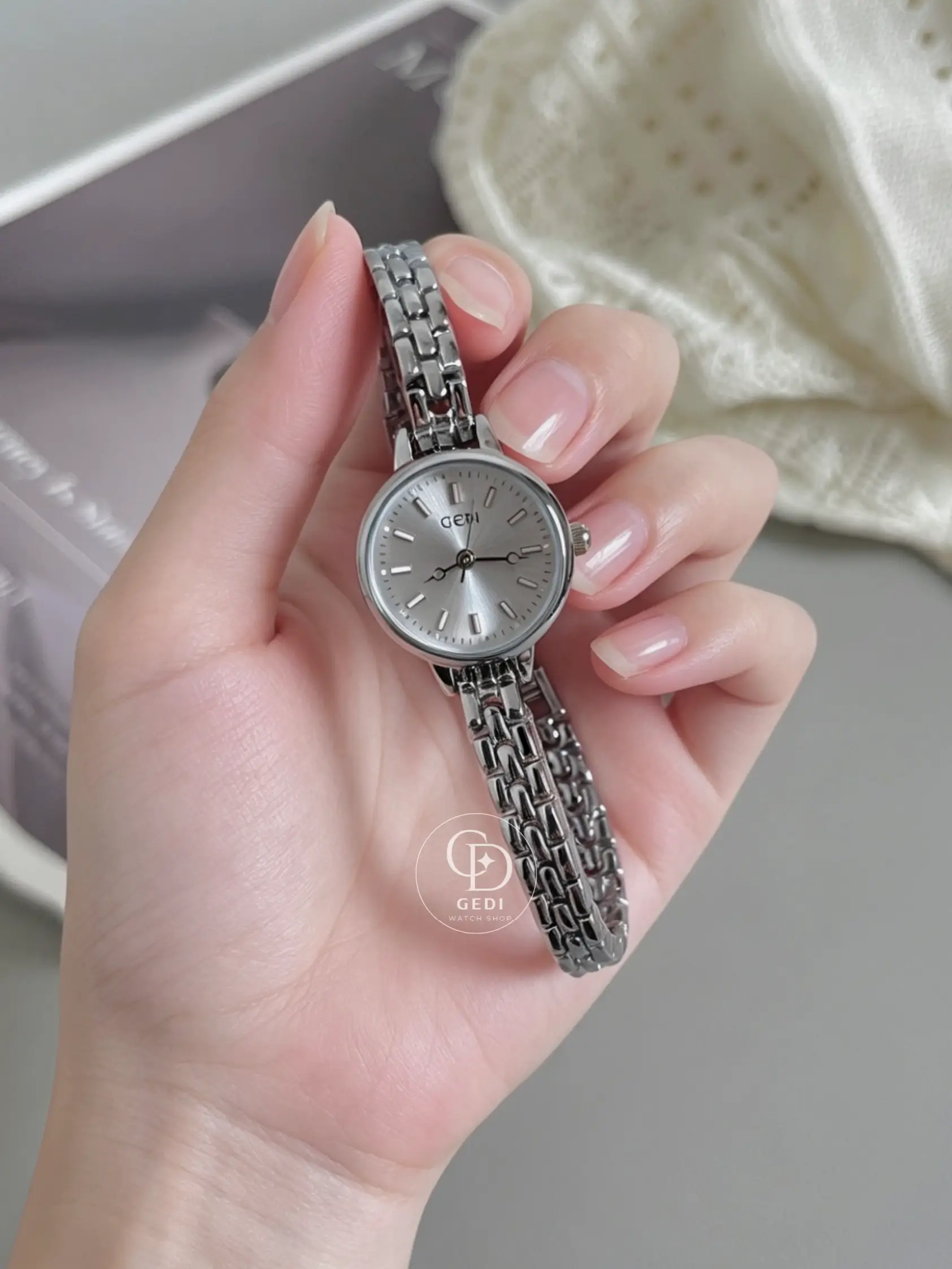 GEDI Elegant Everyday Glance-Style Watch Silver-Grey Watch