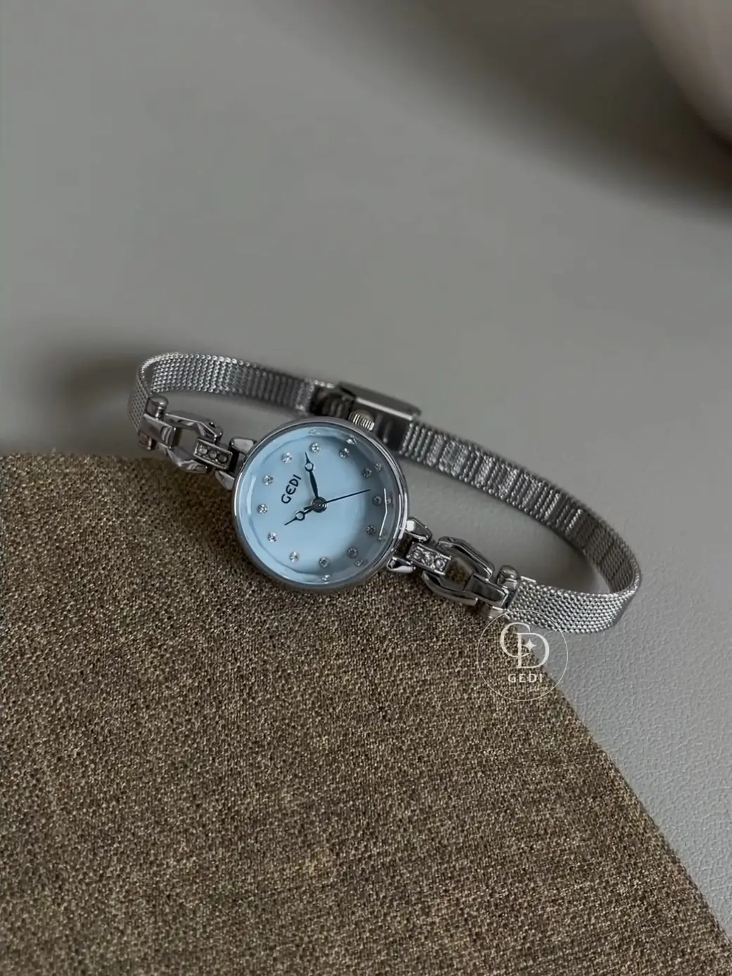 GEDI Elegant Round Women's Watch Pink/Blue Face Silver Bracelet Watch